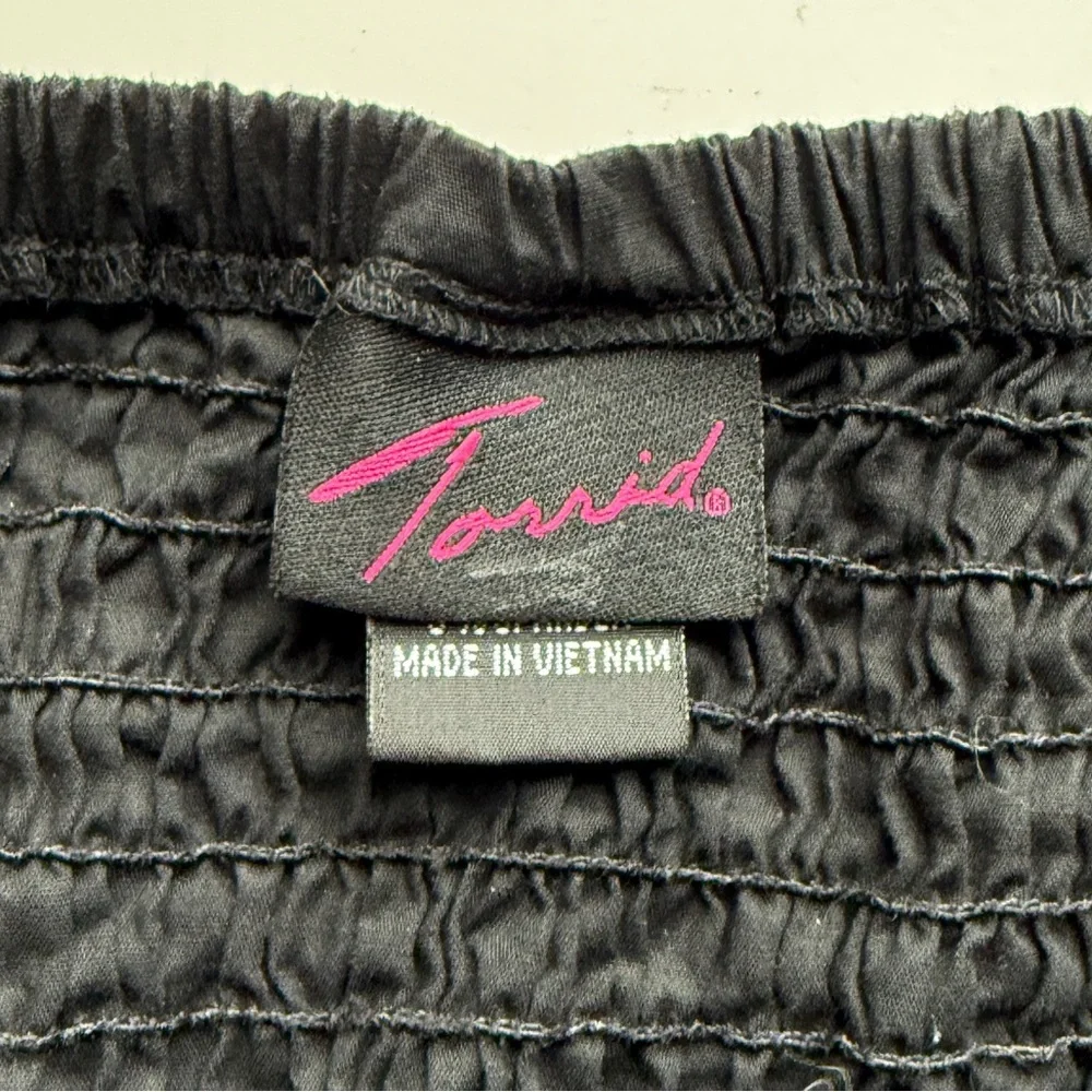 Torrid Pinup Black Ruffled Halter Top Rockabilly Button Down Plus Size 3 Smock - Picture 3 of 5